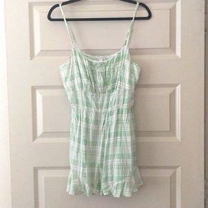 Spring and Summer Romper, Size XL, Light Green Plaid Pattern